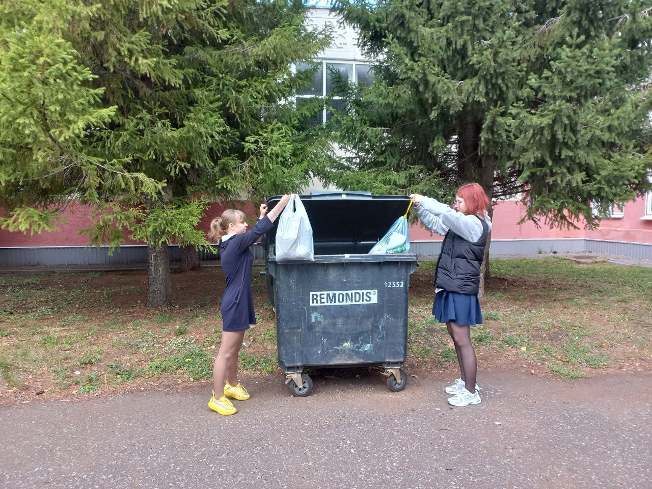 Экологический урок о раздельном сборе отходов.